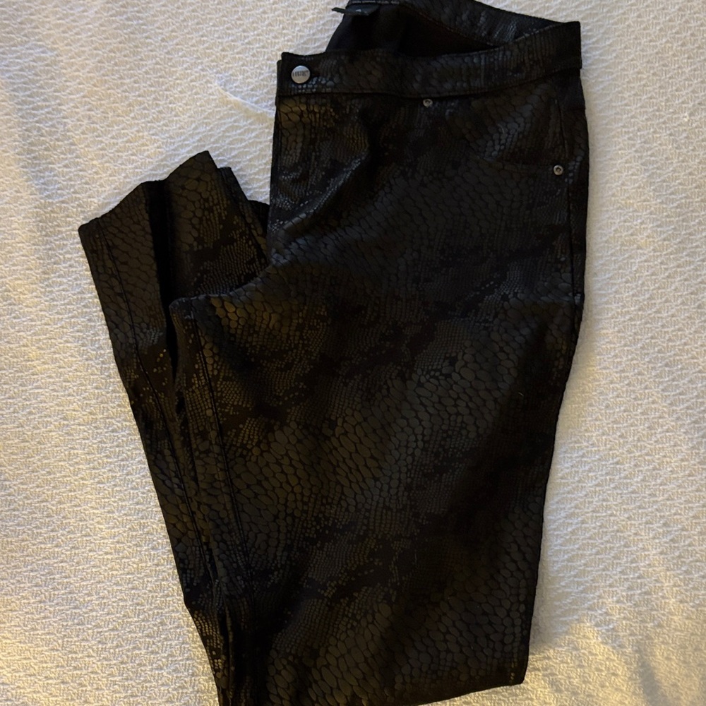 HUE Midnight Snakeskin Leggings